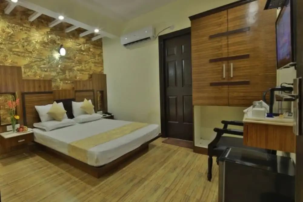 Hotel KNK International - photo 6