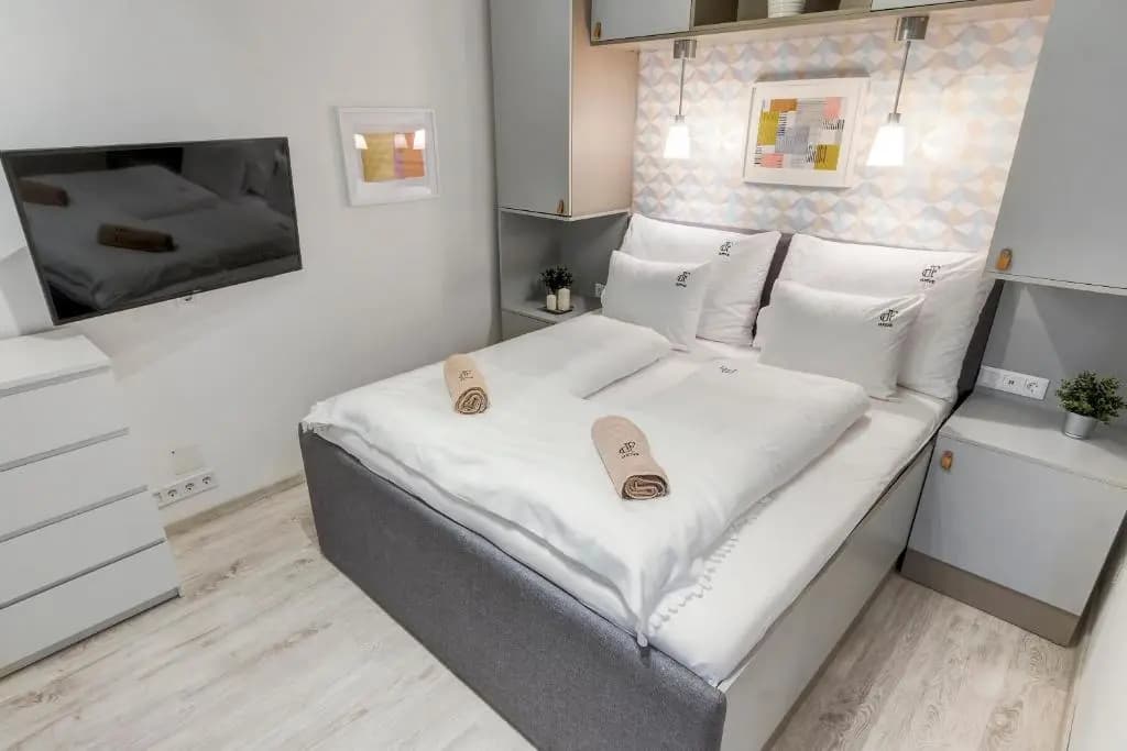 d.Five Riverside Deluxe Apartment - photo 2