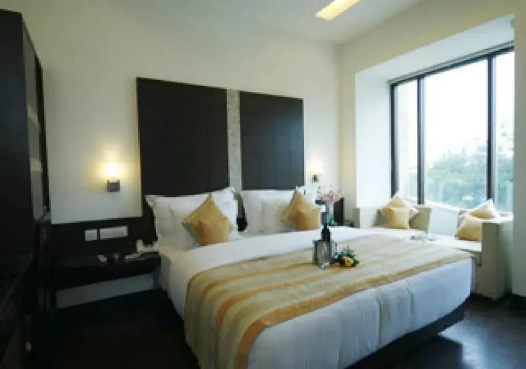 Hotel The South Hall - photo 2