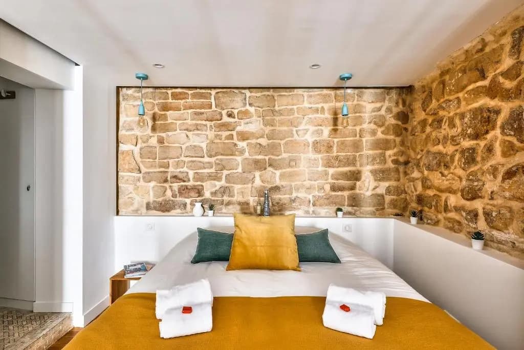 New Stunning 4 Bdrs Apt, With AC – Le Marais - photo 3