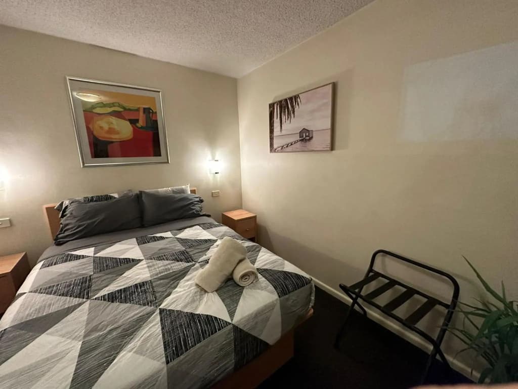 Acland Street Studio Apartment FREE PARKING - photo 1