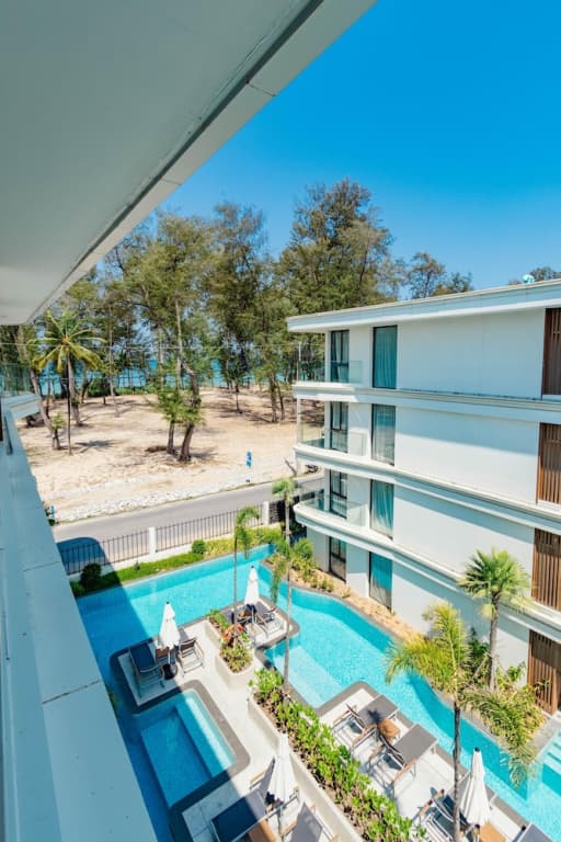 Unit 2303 Beachfront Pool-facing + Sea View - photo 16