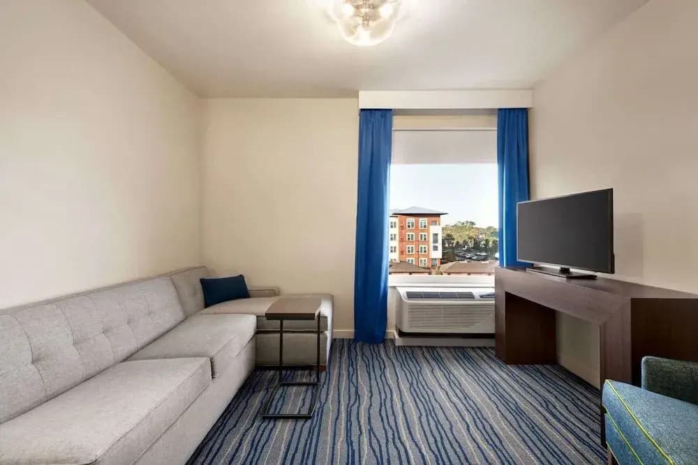 La Quinta Inn & Suites Orlando Idrive Theme Parks - photo 3
