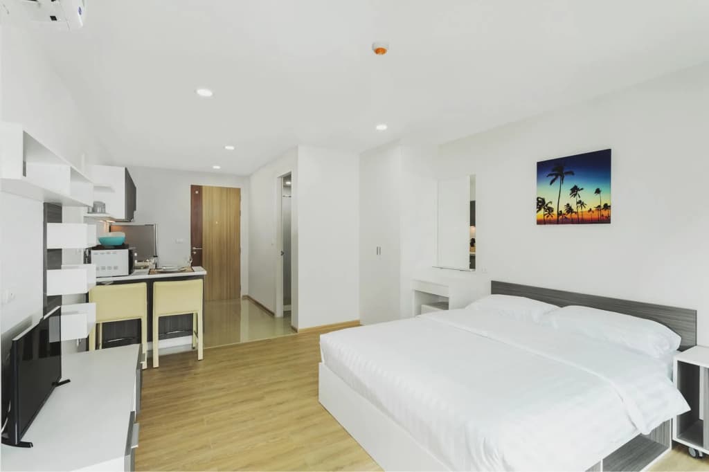 Condo in Kata in Ozone - Unit A708 - photo 4