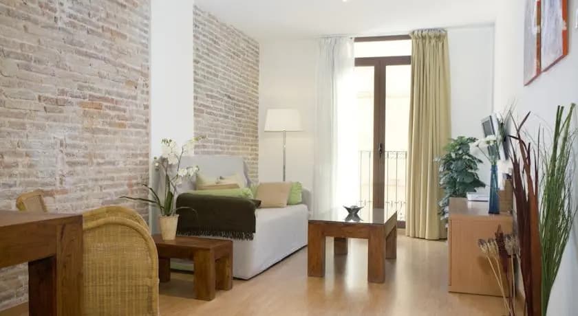 BCN House Apartments - photo 9
