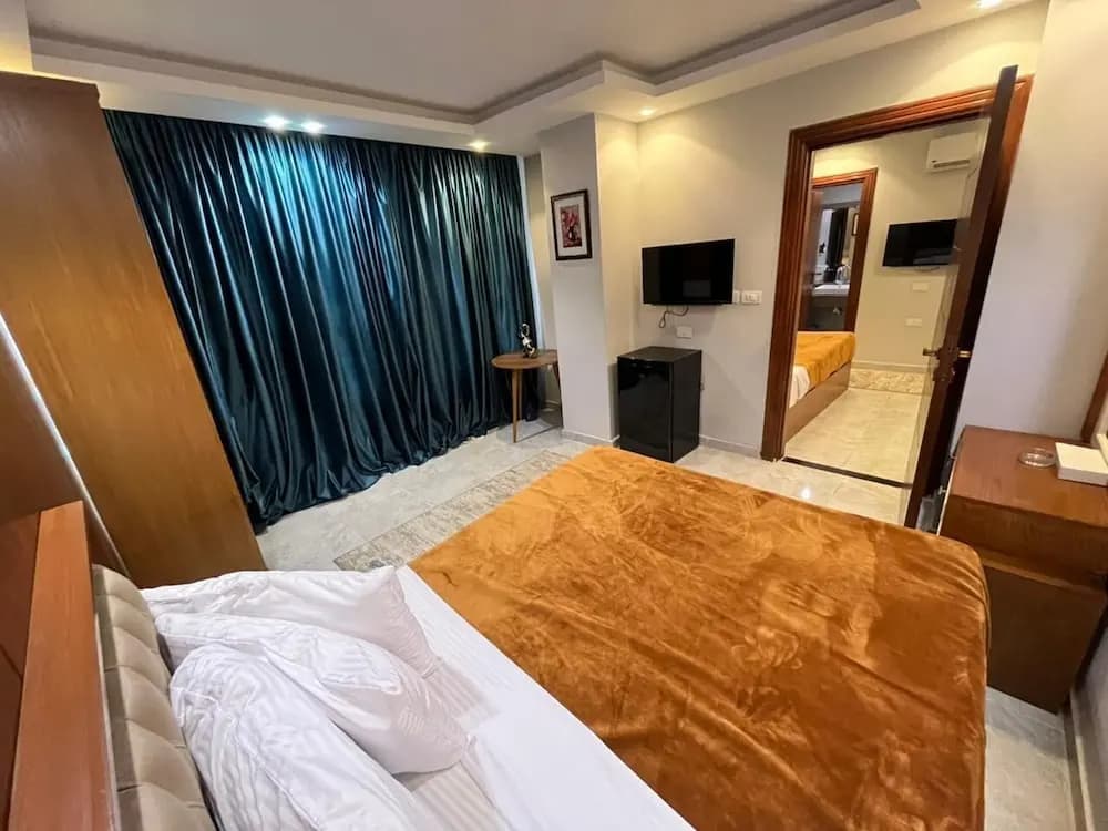 Sun City Hotel - photo 3