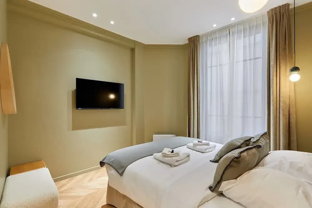 Incredible AC Apartment 3 Bedrooms Center of Paris - photo 2