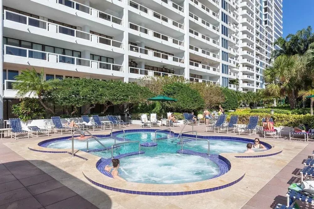 Bayfront Gem With Balcony and Pool - photo 11