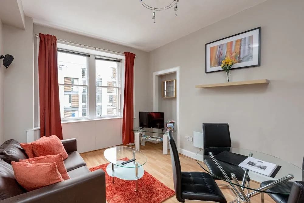Silver Lining - St Leonard St Apartment - photo 6