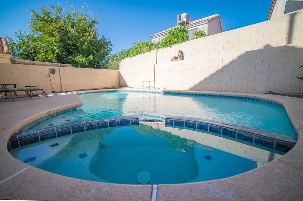 Las Vegas Oasis With Sparkling Pool 3 Bedroom Home by Redawning - photo 9