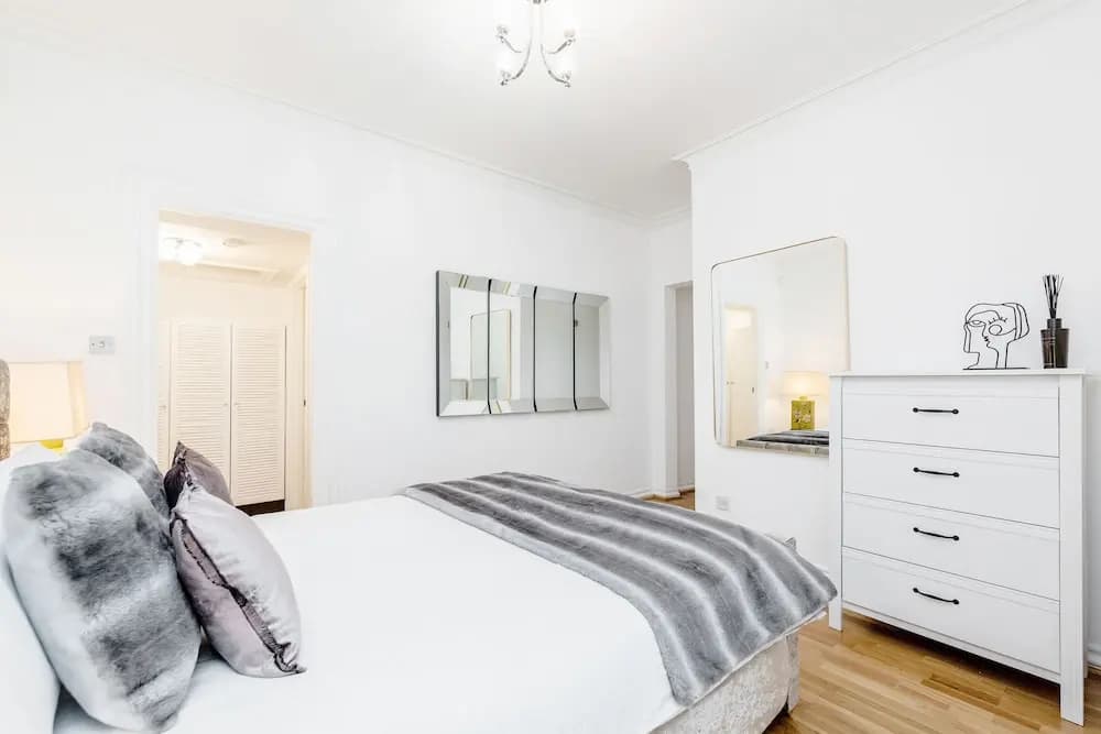 Earls Court Road Apartments - photo 2