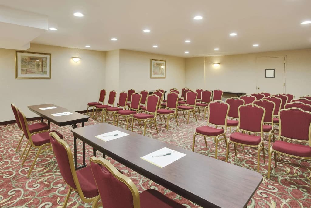 La Quinta Inn by Wyndham Queens (New York City) - photo 13
