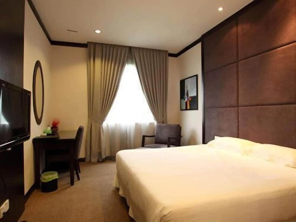 Country Hotel - photo 11