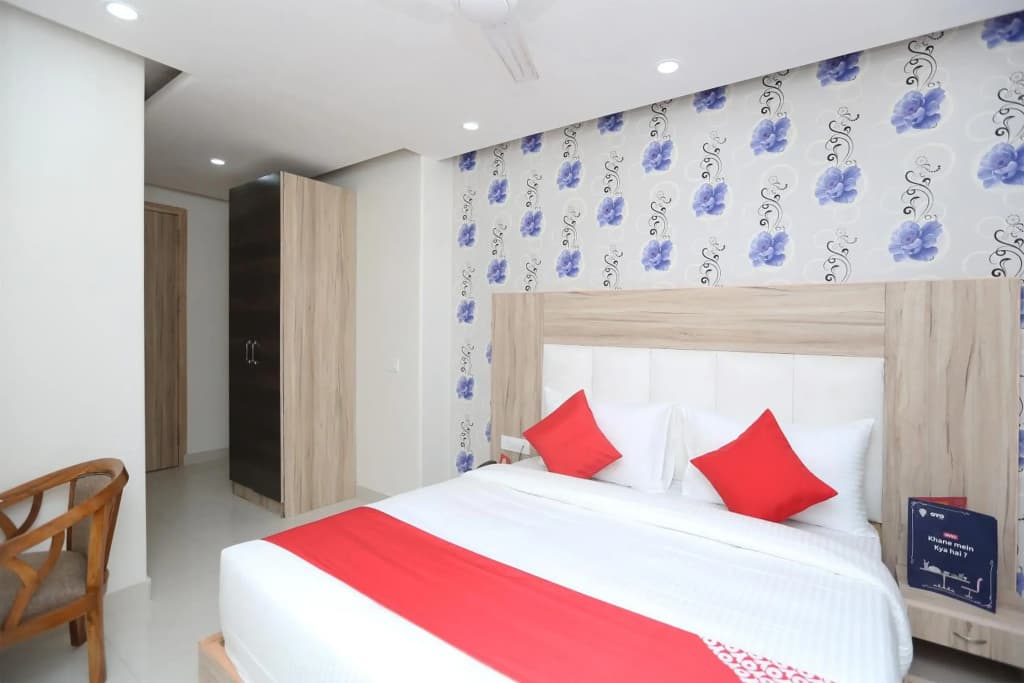 Capital O 18853 Hotel Mega - photo 4