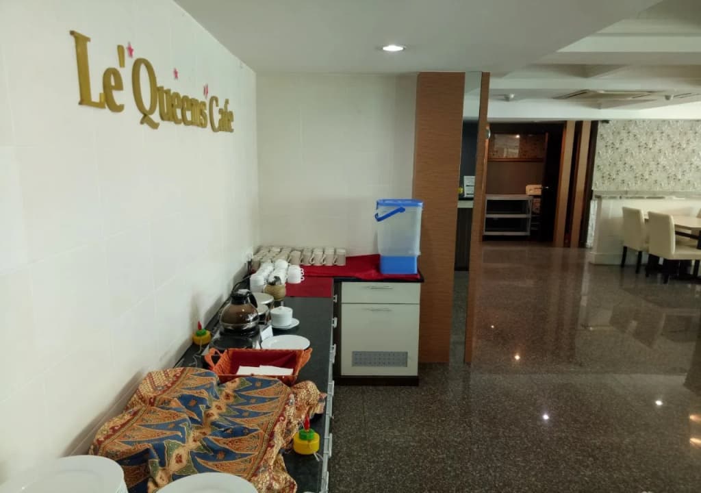 Royal Queenspark Hotel - photo 17