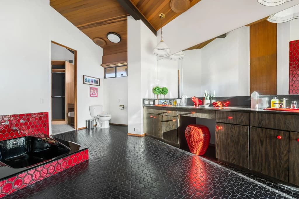 Via Vallarta - An Architecturally Significant California Modern Home - photo 20