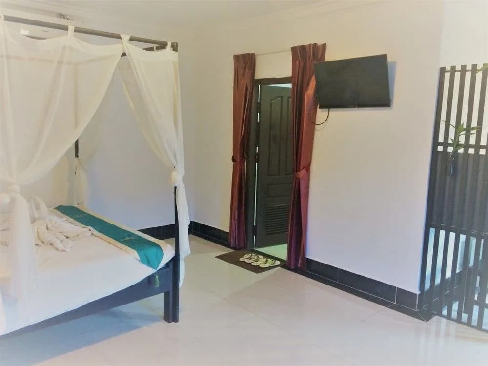 Huylin Angkor Boutique - photo 4