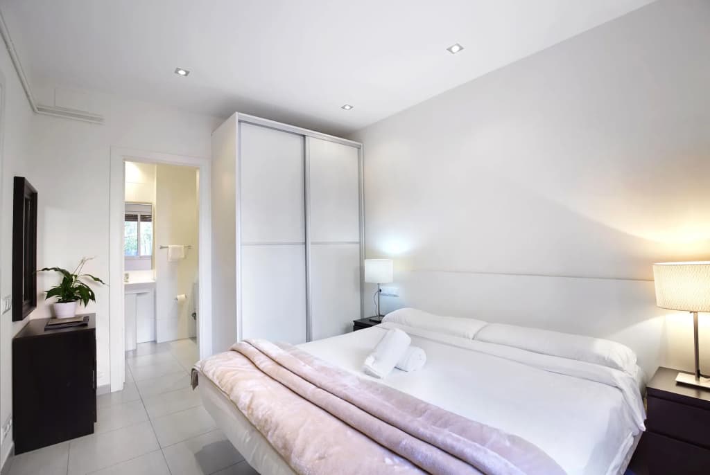 AinB Diagonal Francesc Macia Apartments - photo 3