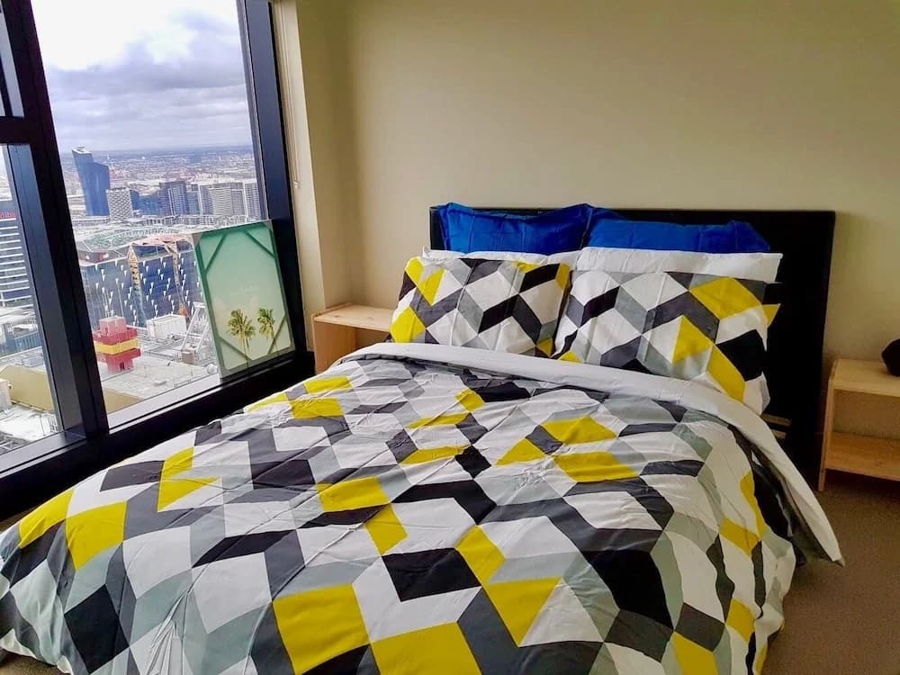 568 Collins Tower - photo 3