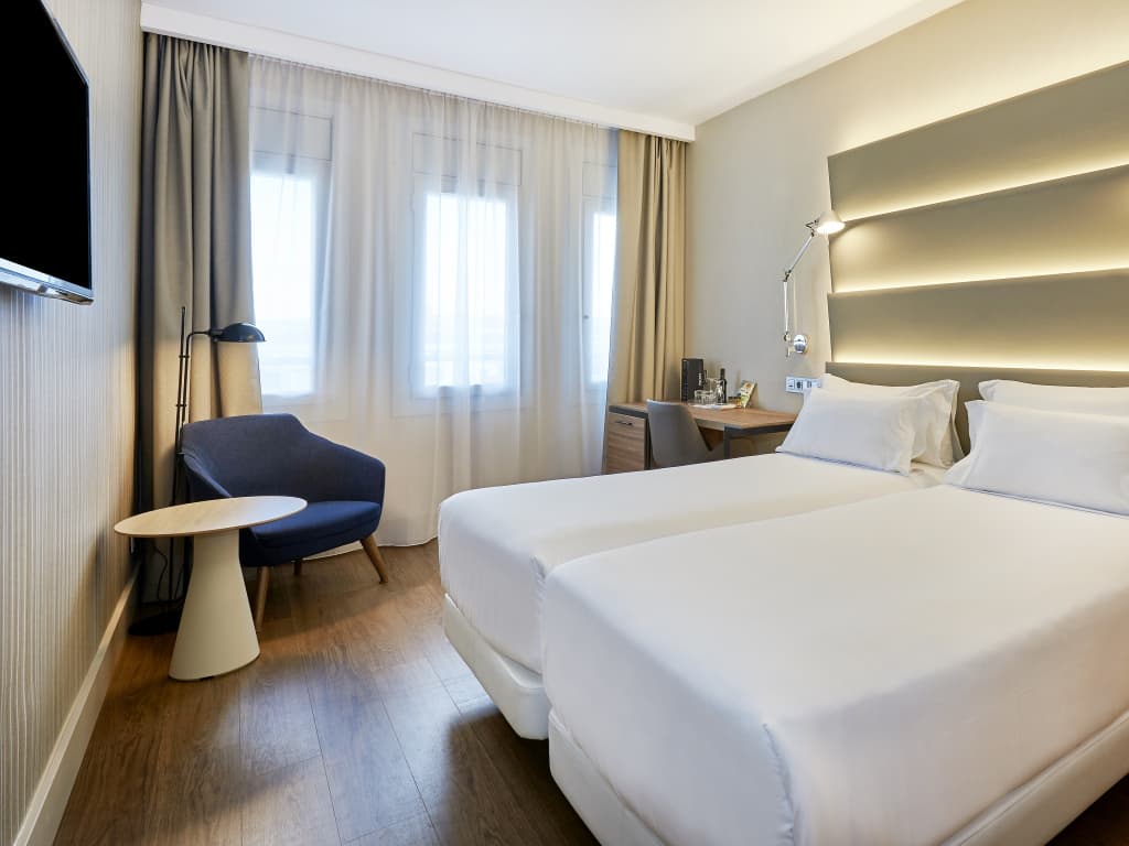 NH Sants Barcelona  - photo 4
