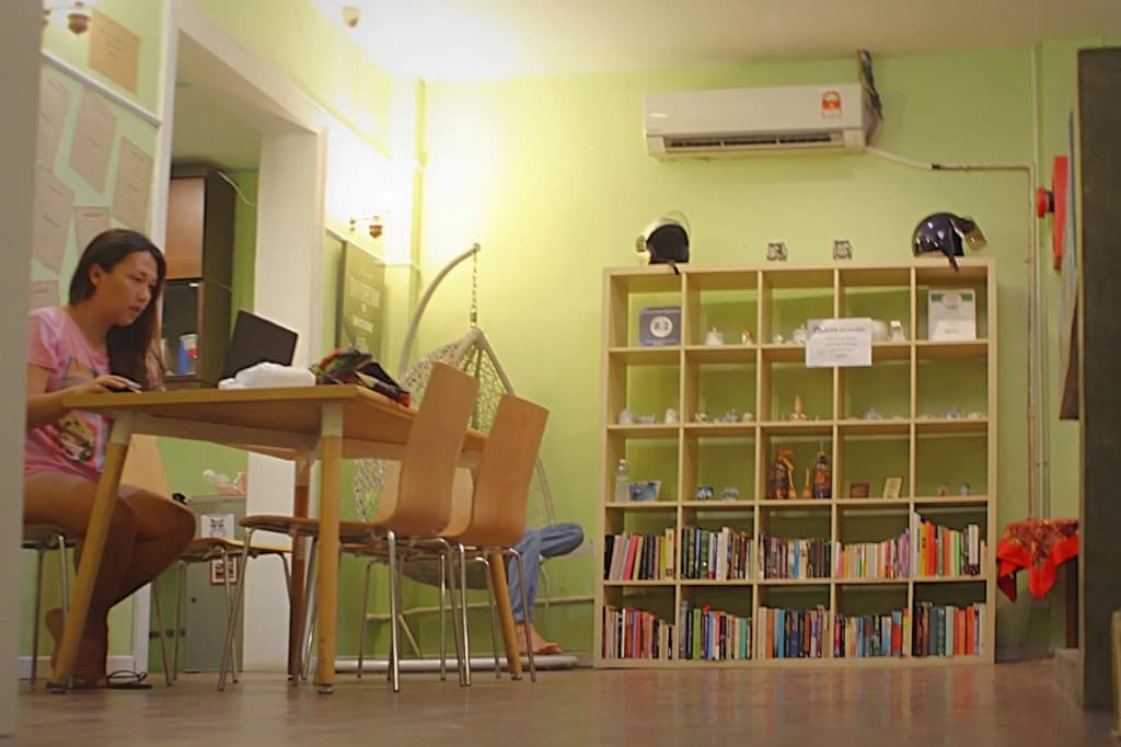 The Travel Hub Guesthouse - photo 25