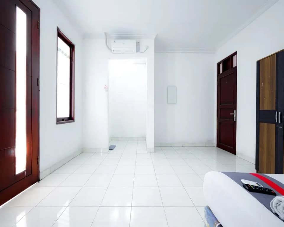J&B Rooms Tomang Jakarta Mitra RedDoorz - photo 10