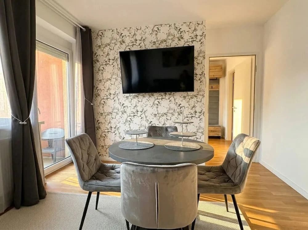 Central Vienna Modern 1BR Apt Balcony - photo 1