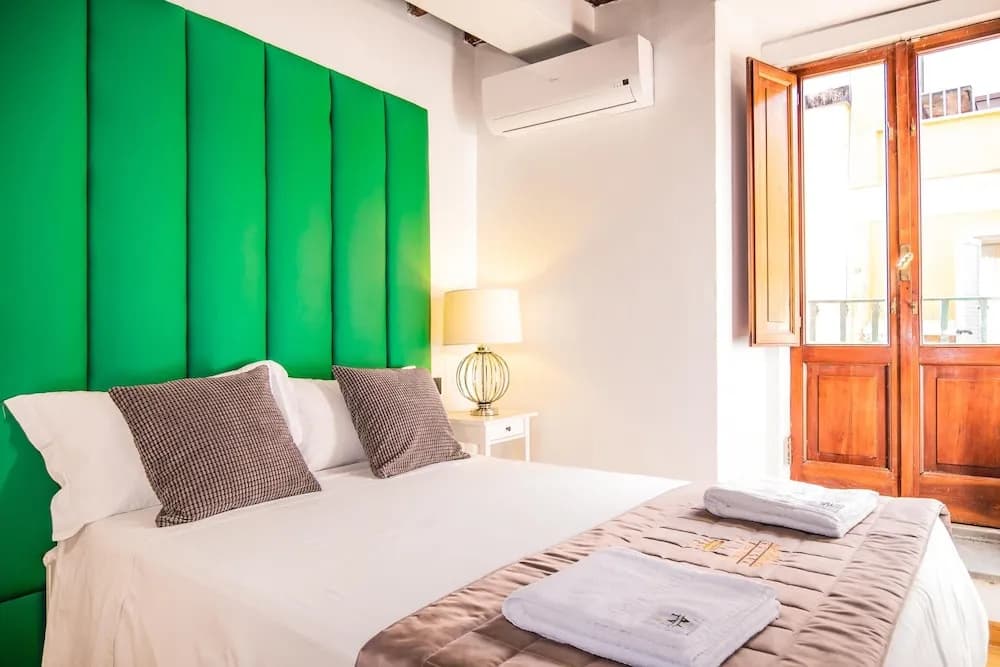 Trevi Queen Apartments - photo 8