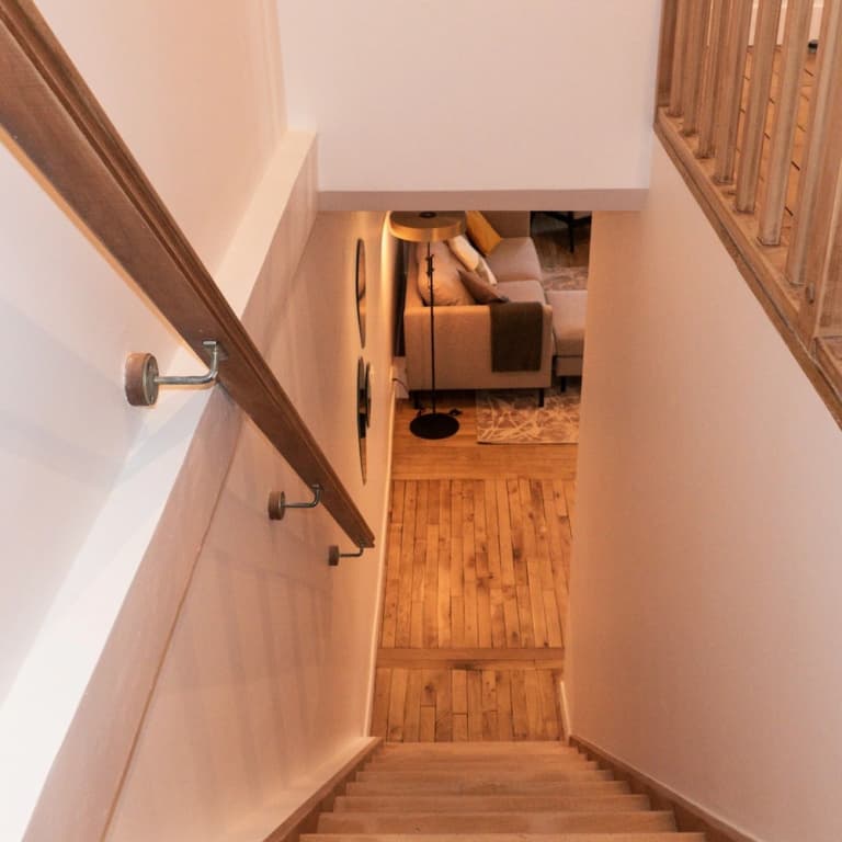 Copernic Line Elegant 3BR Apartment in Paris - photo 12