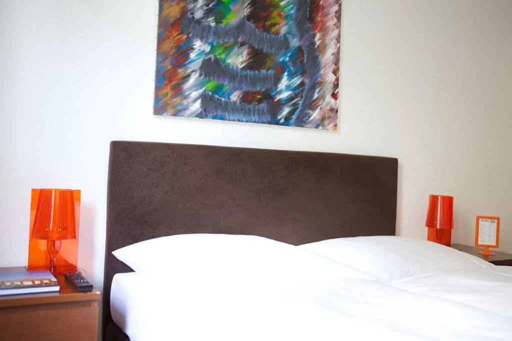 Tom's Hotel - photo 2