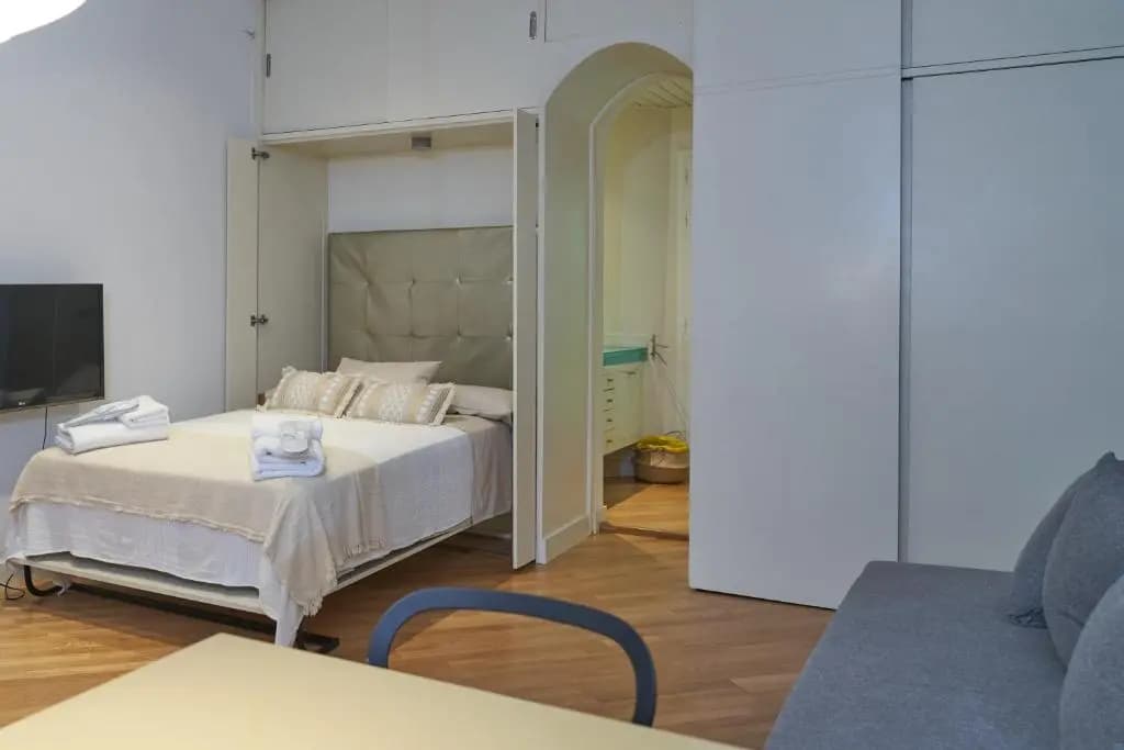 Spacious & comfortable flat in centric Eixample - photo 3