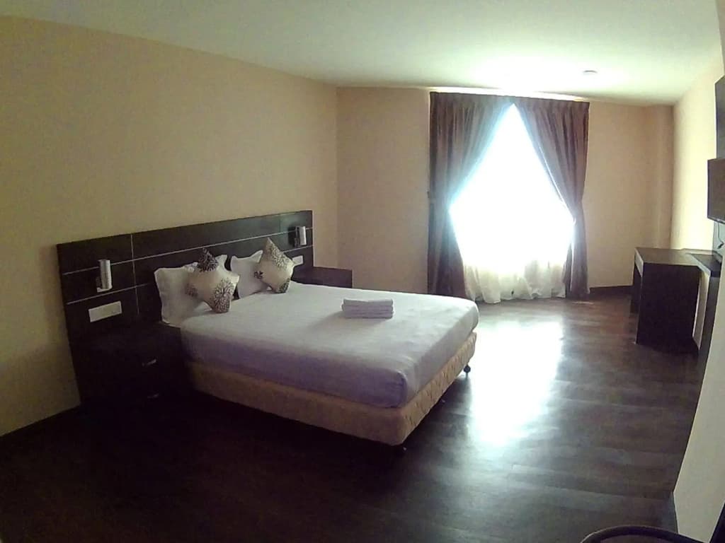 Goldsands Hotel - photo 3