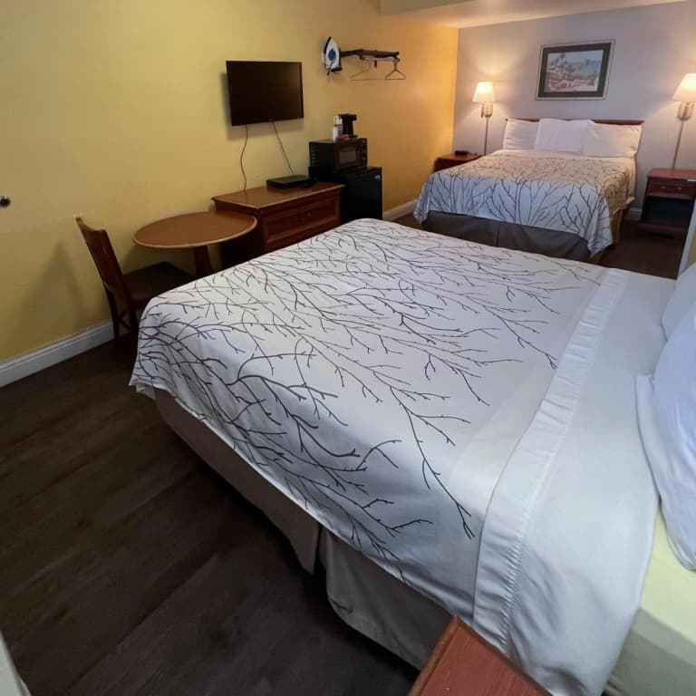 Van Ness Inn - photo 43