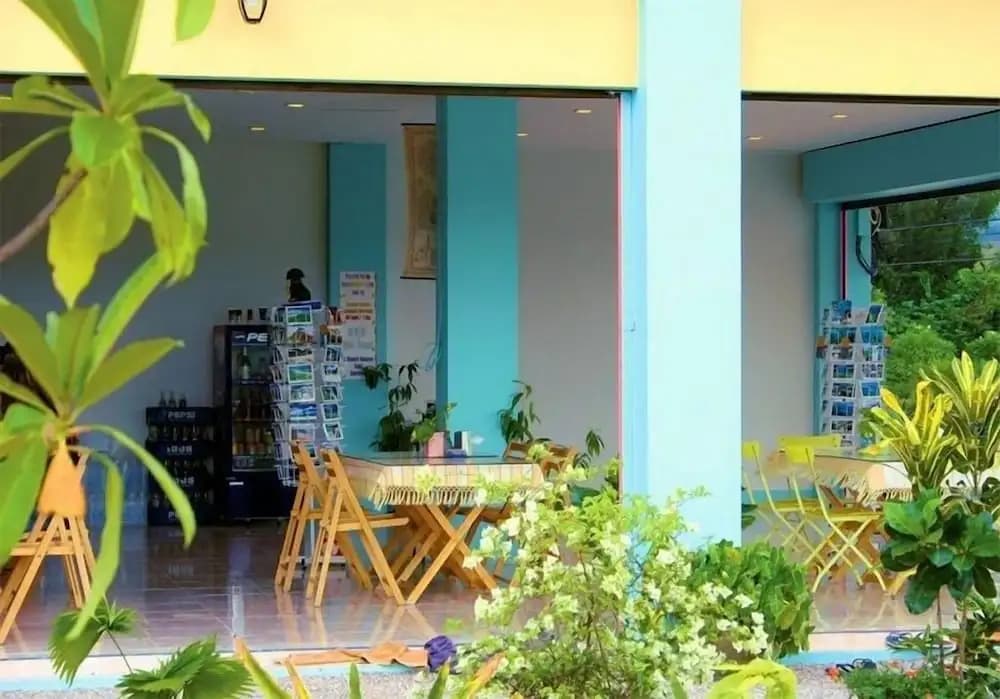 J Guesthouse - photo 11