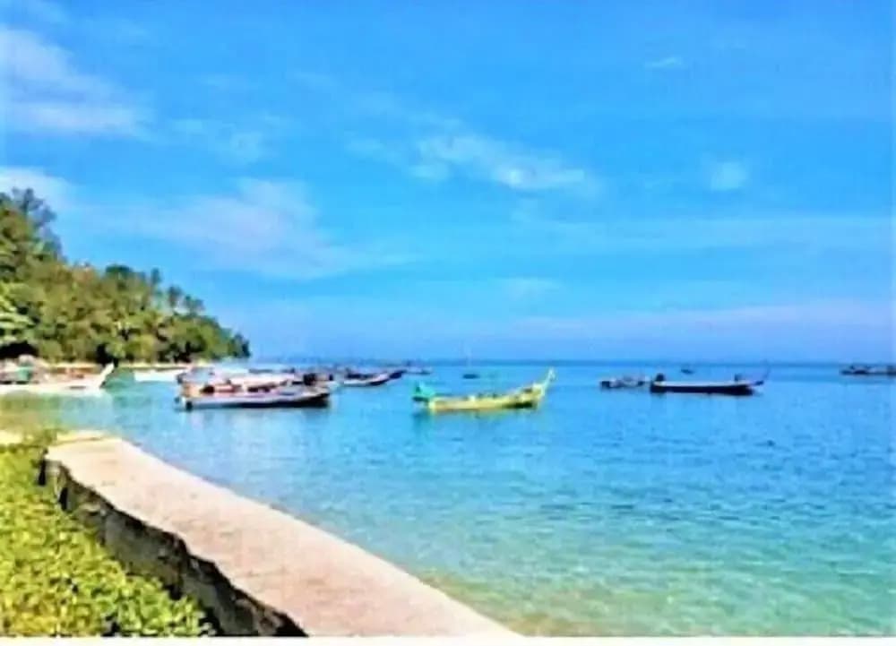 Beachfront Phuket Seaview Suites - photo 19