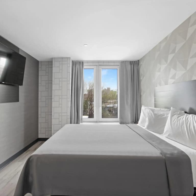 Hotel 365 Bronx - photo 17