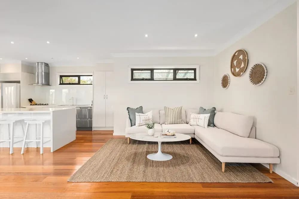 Luxurious 3-bed Home With Outdoor Spa - photo 17
