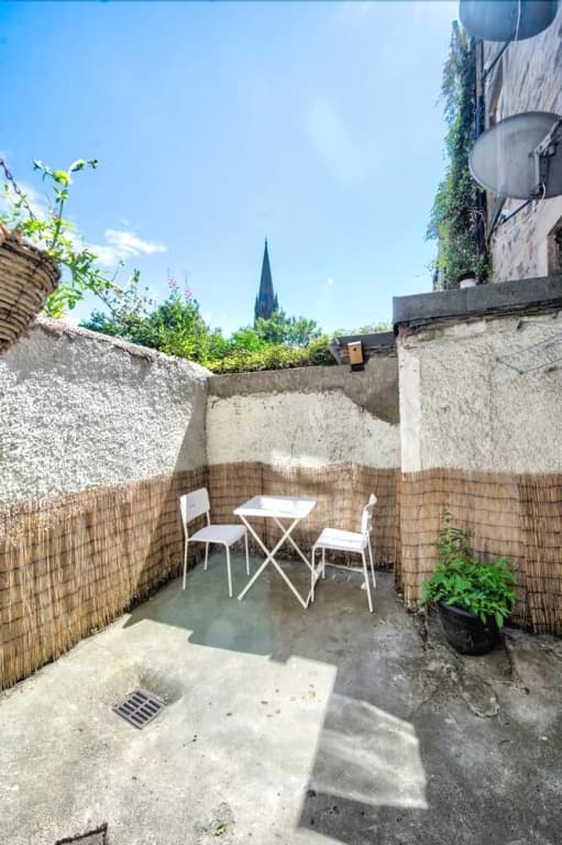 Central Apartment With Private Courtyard Space - photo 10