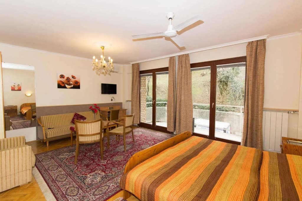 Budavar Bed and Breakfast - photo 6