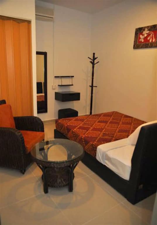 Old Budget Hotel - photo 10
