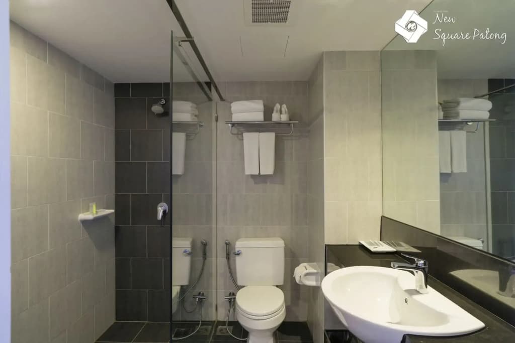 New Square Patong Hotel - photo 9