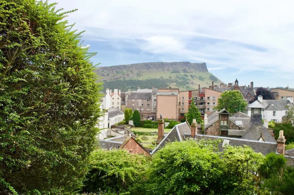 Central 2 Bedroom Flat With Great Views - photo 9