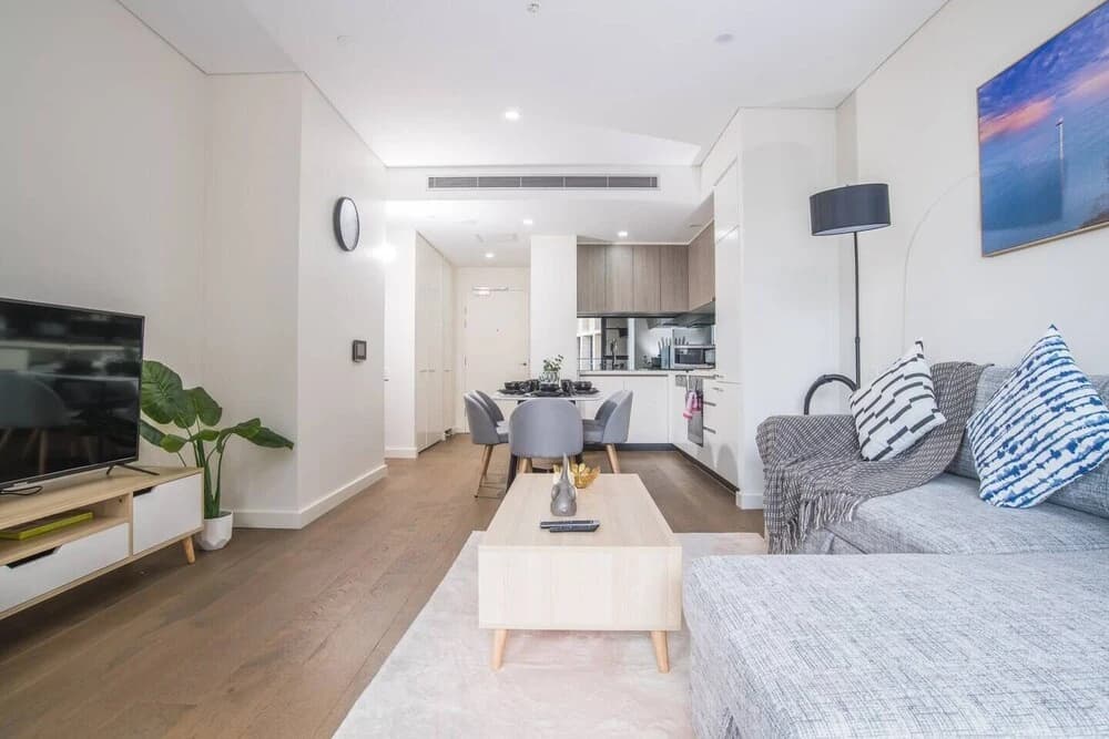 Bright & Modern! 2bed 2bath APT With Parking - photo 2