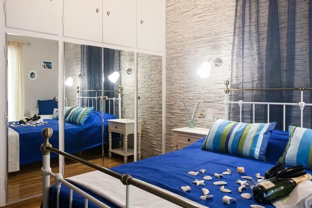 Gold and Blue Luxurious Apartment - photo 3