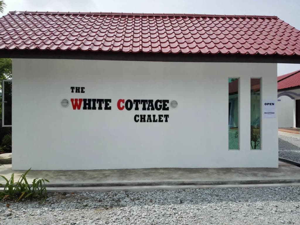 White Cottage Chalet - photo 1