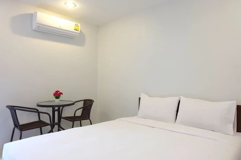 3B Apartment - photo 3