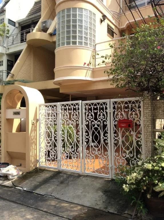 Honey House - photo 1