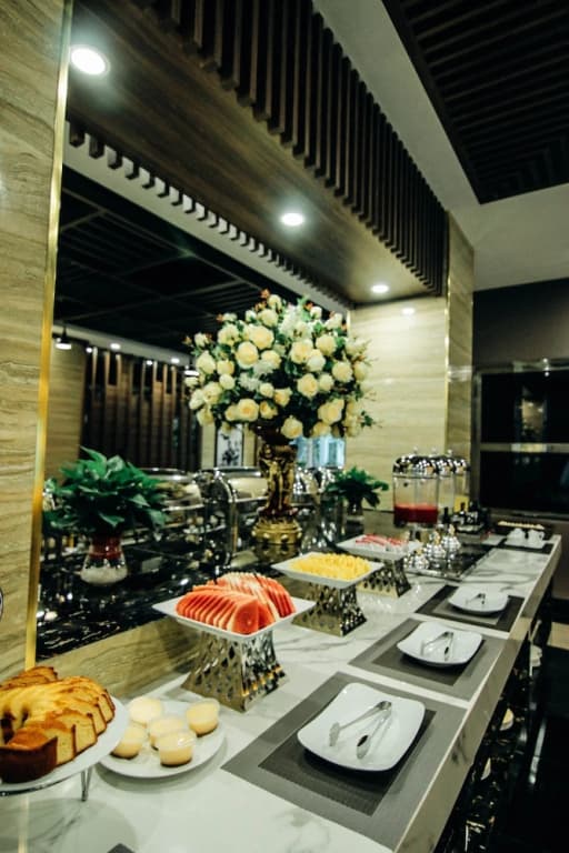 Top One Halong Hotel - photo 10