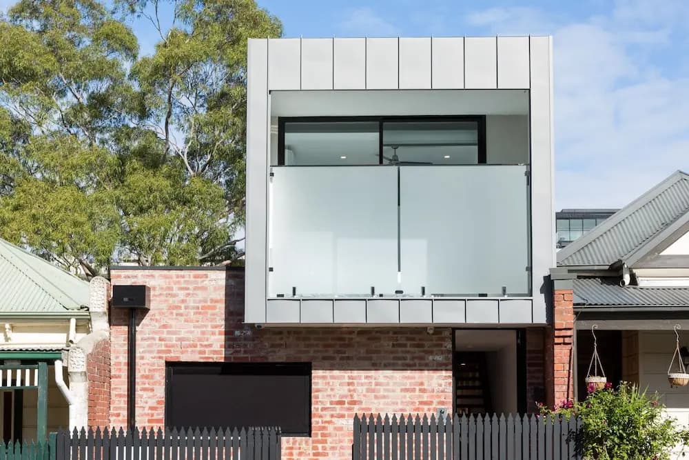 LOLA Sophisticated 3 Level Stunner with Private Rooftop - photo 1