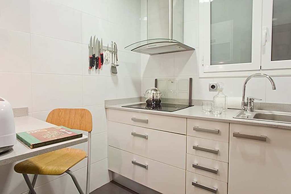 Charming 3BR & sunny Terrace in Eixample - Noname - photo 16